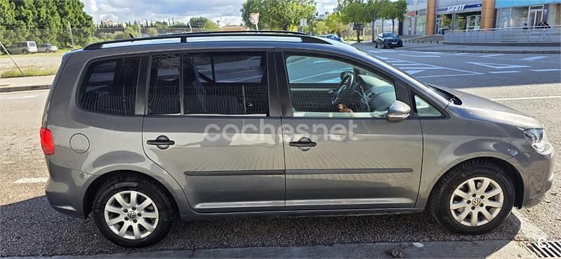 Usado VW Touran Advance 105 CV (77 kW) 2013 Gris / plata Monovolumen