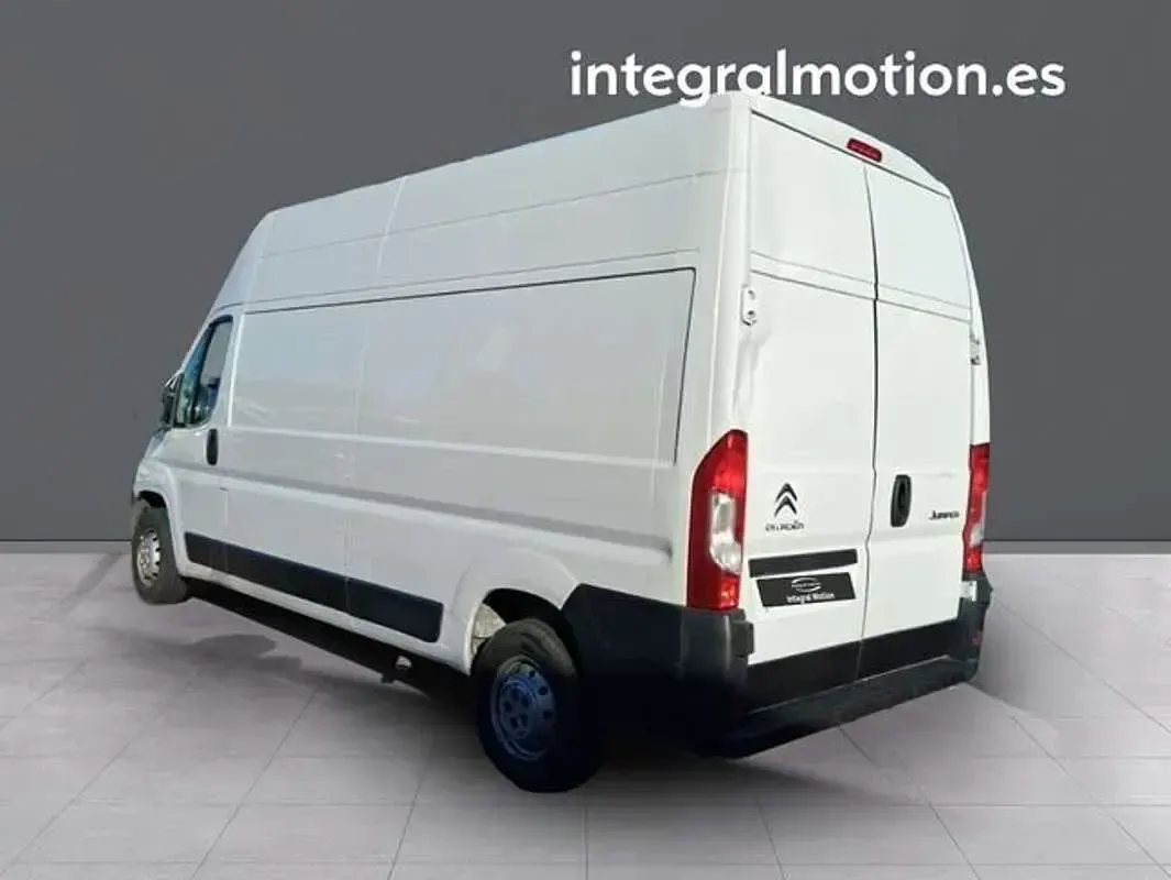 Usado Citroën Jumper 140 CV (102 kW) 2023 Blanco Monovolumen