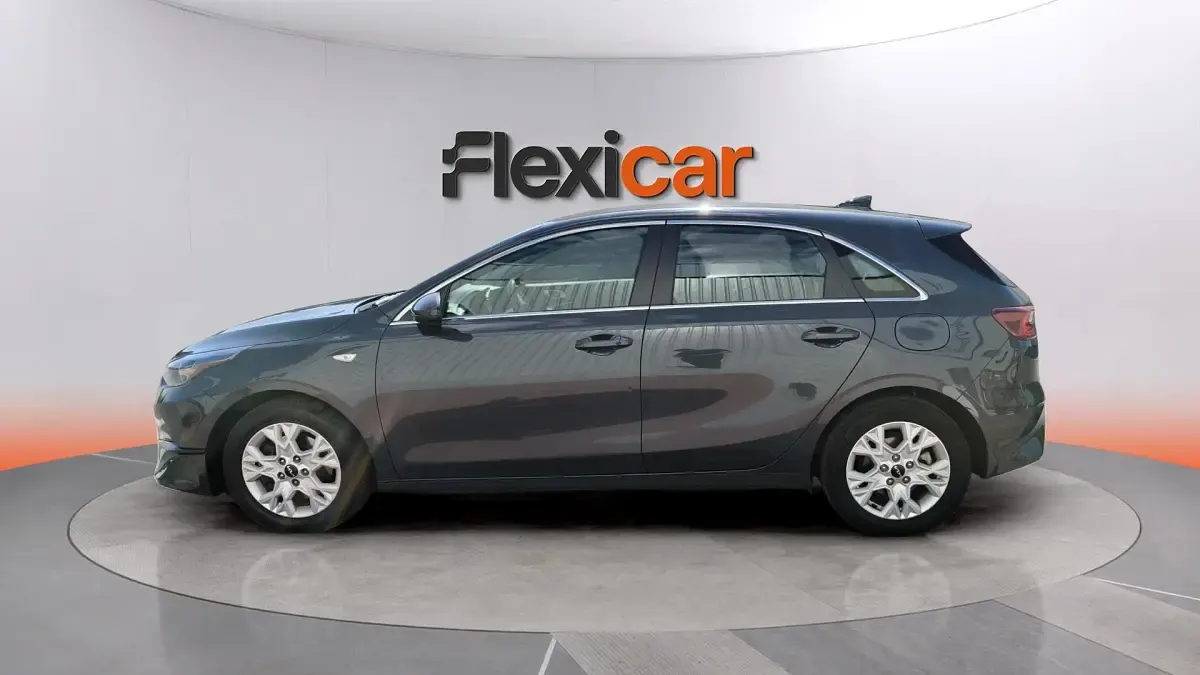 Usado Kia Ceed 136 CV (100 kW) 2023 Azul Utilitario