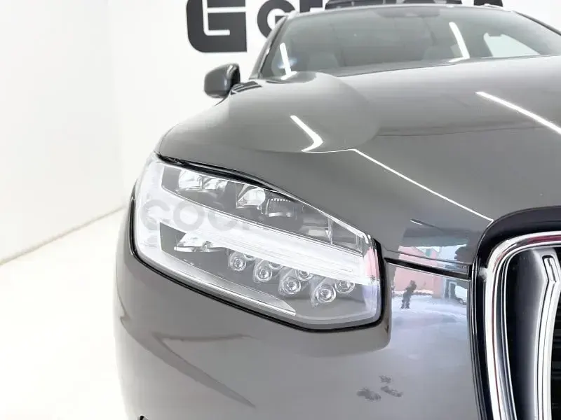Używany Volvo XC90 Core 455 KM (334 kW) 2022 Szary SUV
