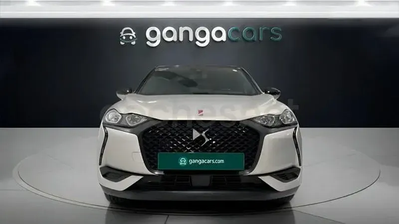 Usado DS Automobiles DS3 Crossback Performance 130 CV (95 kW) 2023 Gris / plata SUV