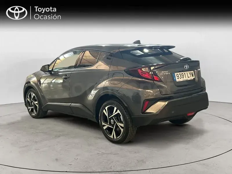 Usado Toyota C-HR Advance 122 CV (89 kW) 2022 Gris / plata SUV