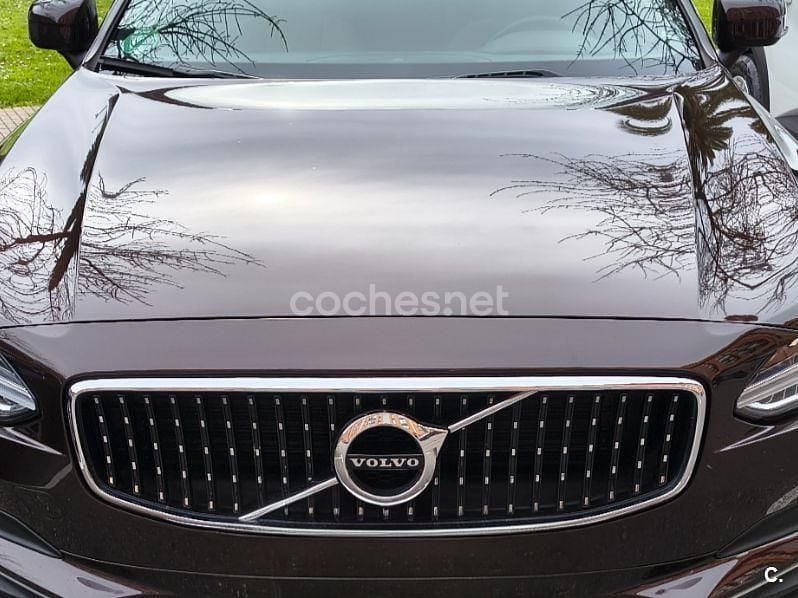 Begagnad Volvo V90 CC 190 HK (139 kW) 2019 Röd Kombi