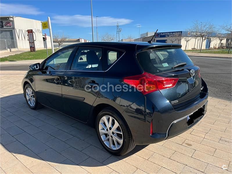 Usado Toyota Auris Active 90 CV (66 kW) 2014 Azul Berlina