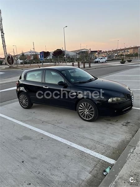 Usado Alfa Romeo 147 Distinctive 120 CV (88 kW) 2007 Negro Utilitario