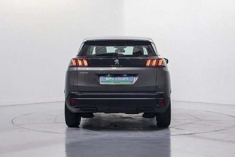 Usado Peugeot 3008 Active 130 CV (95 kW) 2021 Gris / plata SUV