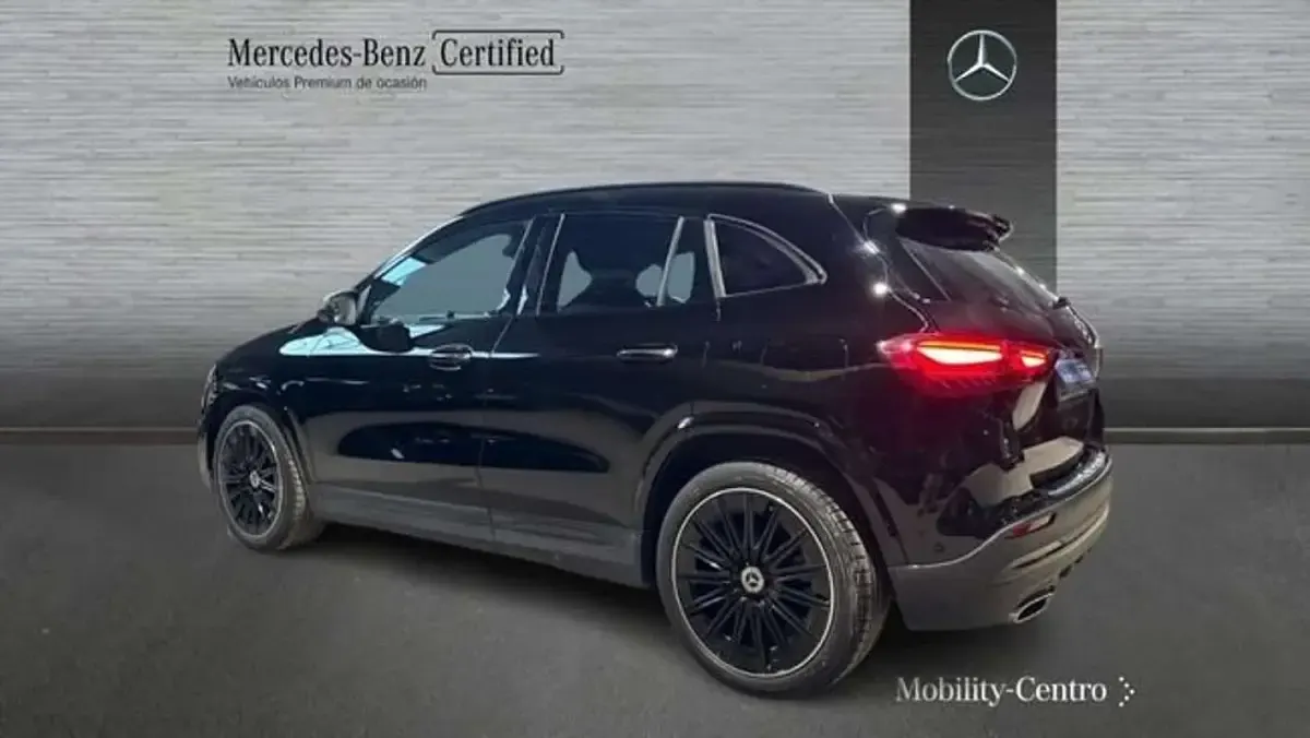Usado Mercedes GLA200 163 CV (119 kW) 2025 Negro SUV