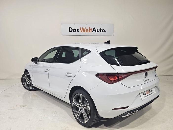 Blanco Nuevo 2025 Seat Leon FR | 31.390 € (Caro) - Imagen 1/4