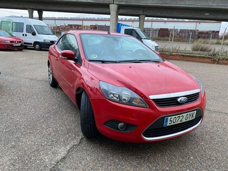Usado Ford Focus Cabriolet Titanium 136 CV (100 kW) 2010 Rojo Descapotable