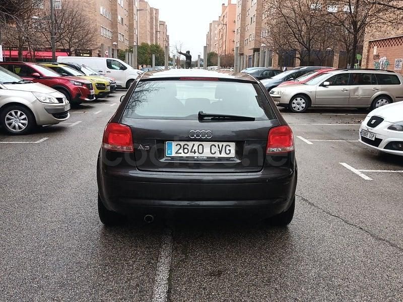 Usado Audi A3 Attraction 102 CV (75 kW) 2004 Gris / plata Utilitario