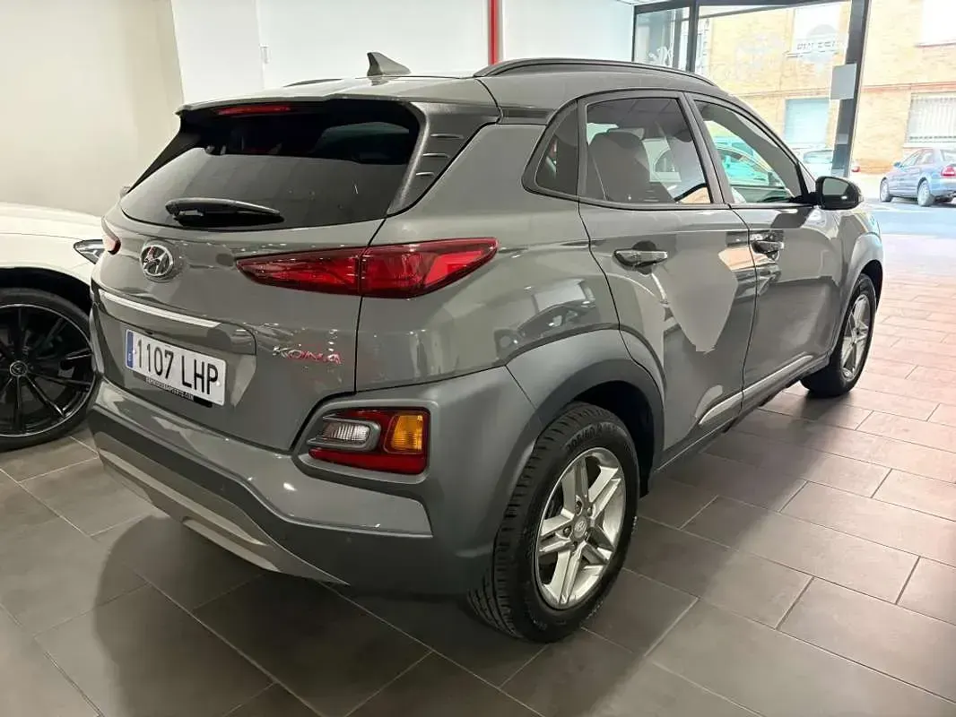 Usado Hyundai Kona 120 CV (88 kW) 2020 Gris SUV