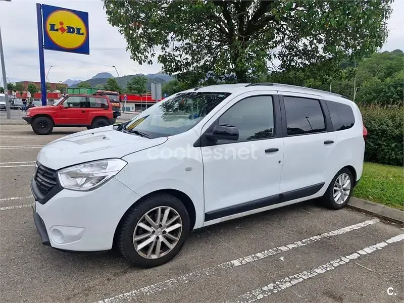 Usado Dacia Lodgy Comfort 95 CV (69 kW) 2020 Blanco Monovolumen