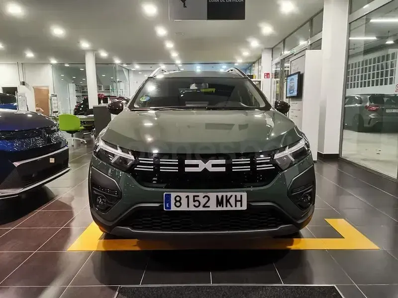 Usado Dacia Jogger Extreme 140 CV (102 kW) 2023 Verde Monovolumen