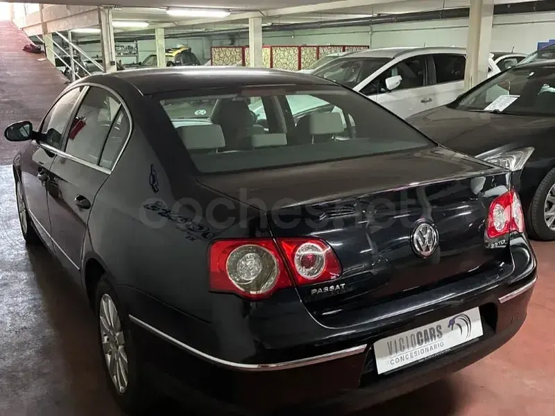 Usado VW Passat Advance 140 CV (102 kW) 2007 Negro Berlina