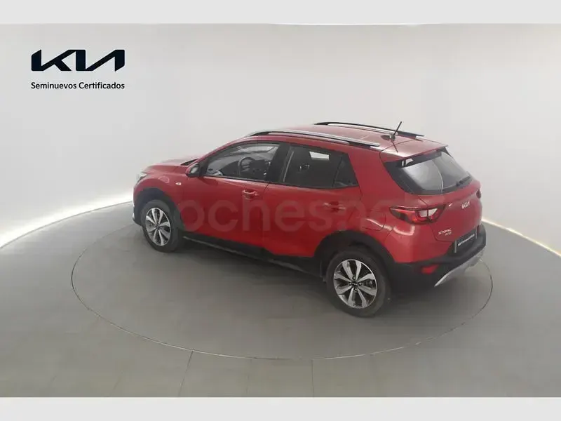 Usado Kia Stonic 100 CV (73 kW) 2024 Rojo SUV