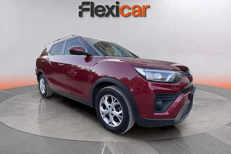 Granate Usado 2023 Ssangyong (KGM) Tivoli SUV | 14.470 € - Imagen 1/4