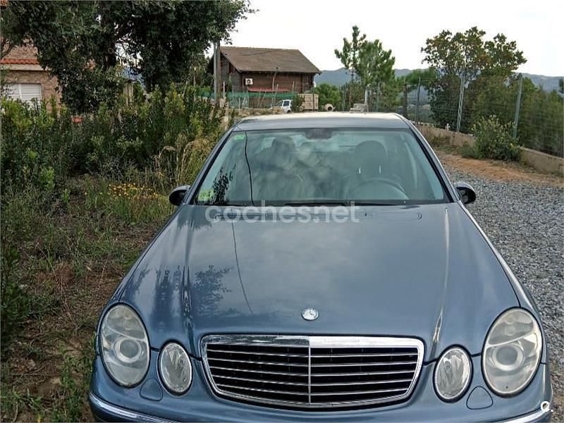 Usado Mercedes E240 Avantgarde 177 CV (130 kW) 2005 Azul Berlina