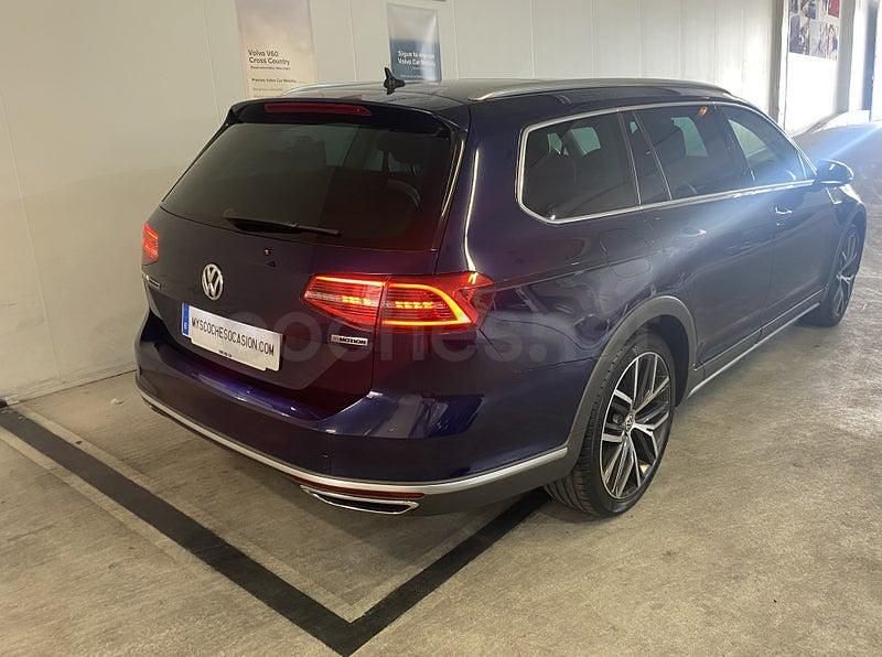 Usado VW Passat Alltrack 190 CV (139 kW) 2018 Azul Familiar