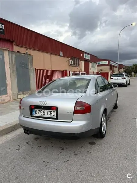Usado Audi A6 165 CV (121 kW) 2002 Gris / plata Berlina