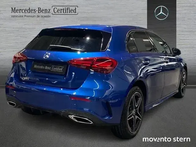 Usado Mercedes A250 Advanced 218 CV (160 kW) 2025 Azul Utilitario