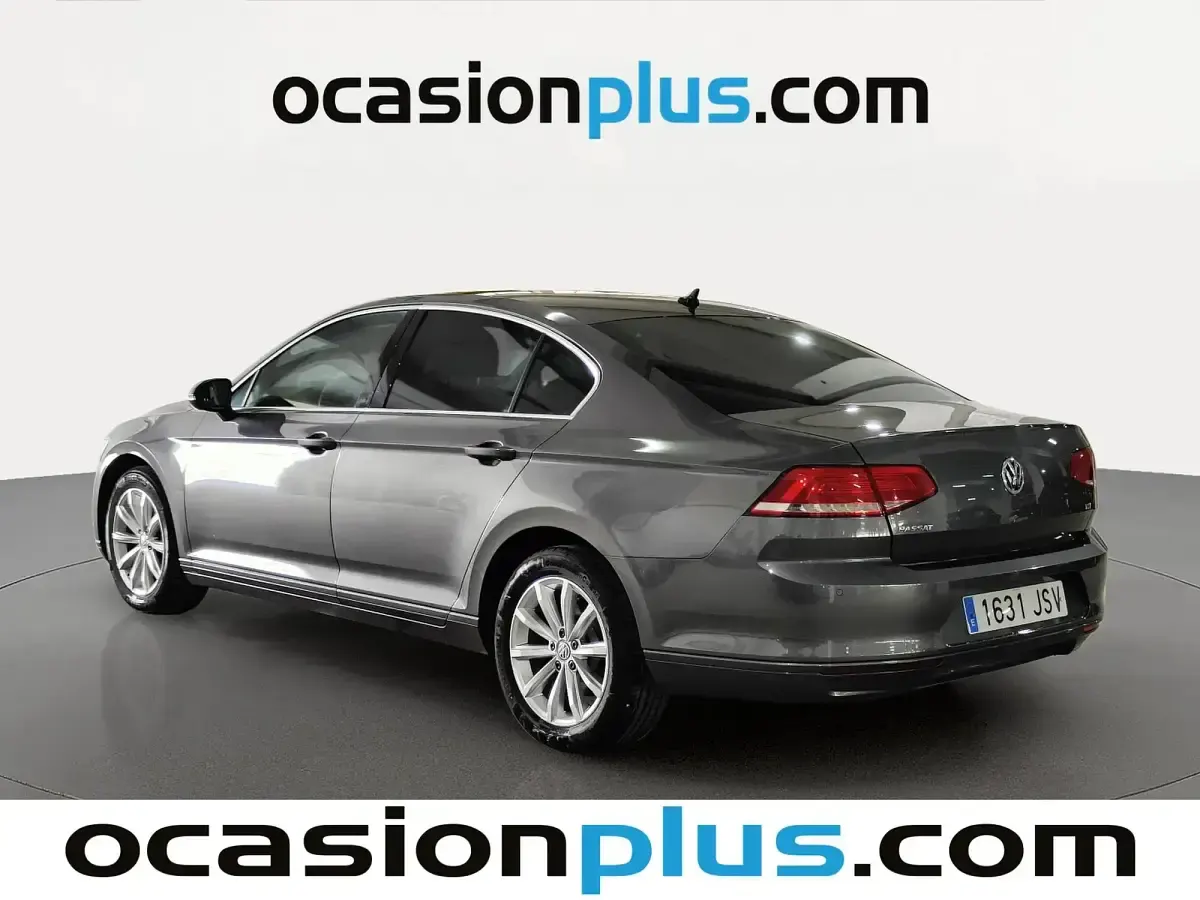 Usado VW Passat Advance 150 CV (110 kW) 2016 Gris Berlina