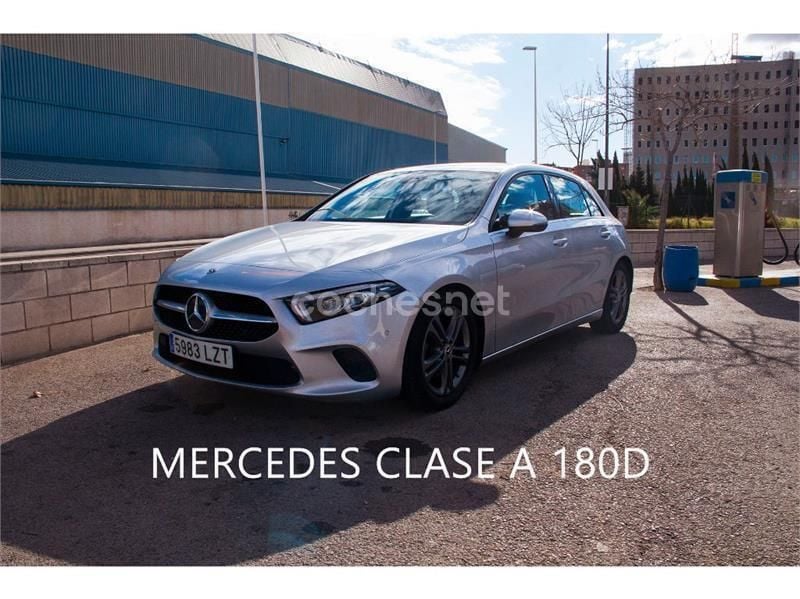 Gris / plata Usado 2022 Mercedes A180 Berlina | 17.000 € (Super precio) - Imagen 1/4