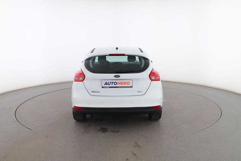 Usado Ford Focus Trend 125 CV (91 kW) 2015 Blanco Utilitario
