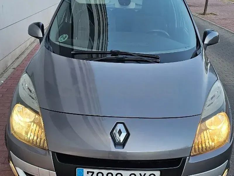 Usado Renault Scénic III Dynamique 105 CV (77 kW) 2010 Gris / plata Monovolumen