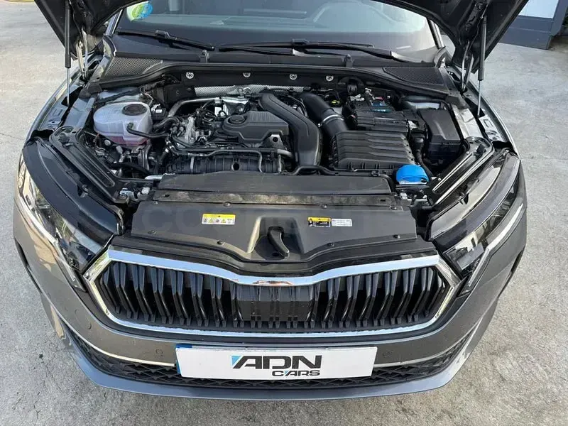 Nuevo Skoda Octavia 150 CV (110 kW) 2026 Gris / plata Familiar