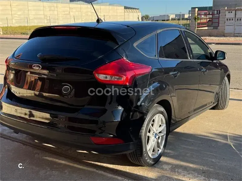 Usado Ford Focus Titanium 120 CV (88 kW) 2017 Negro Berlina