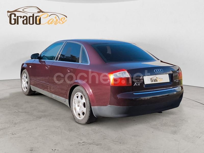 Usado Audi A4 130 CV (95 kW) 2003 Granate Berlina