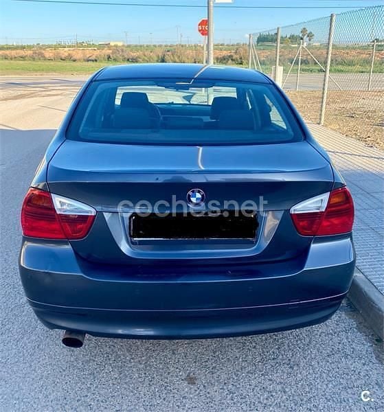 Usado BMW 318 143 CV (105 kW) 2006 Gris / plata Familiar