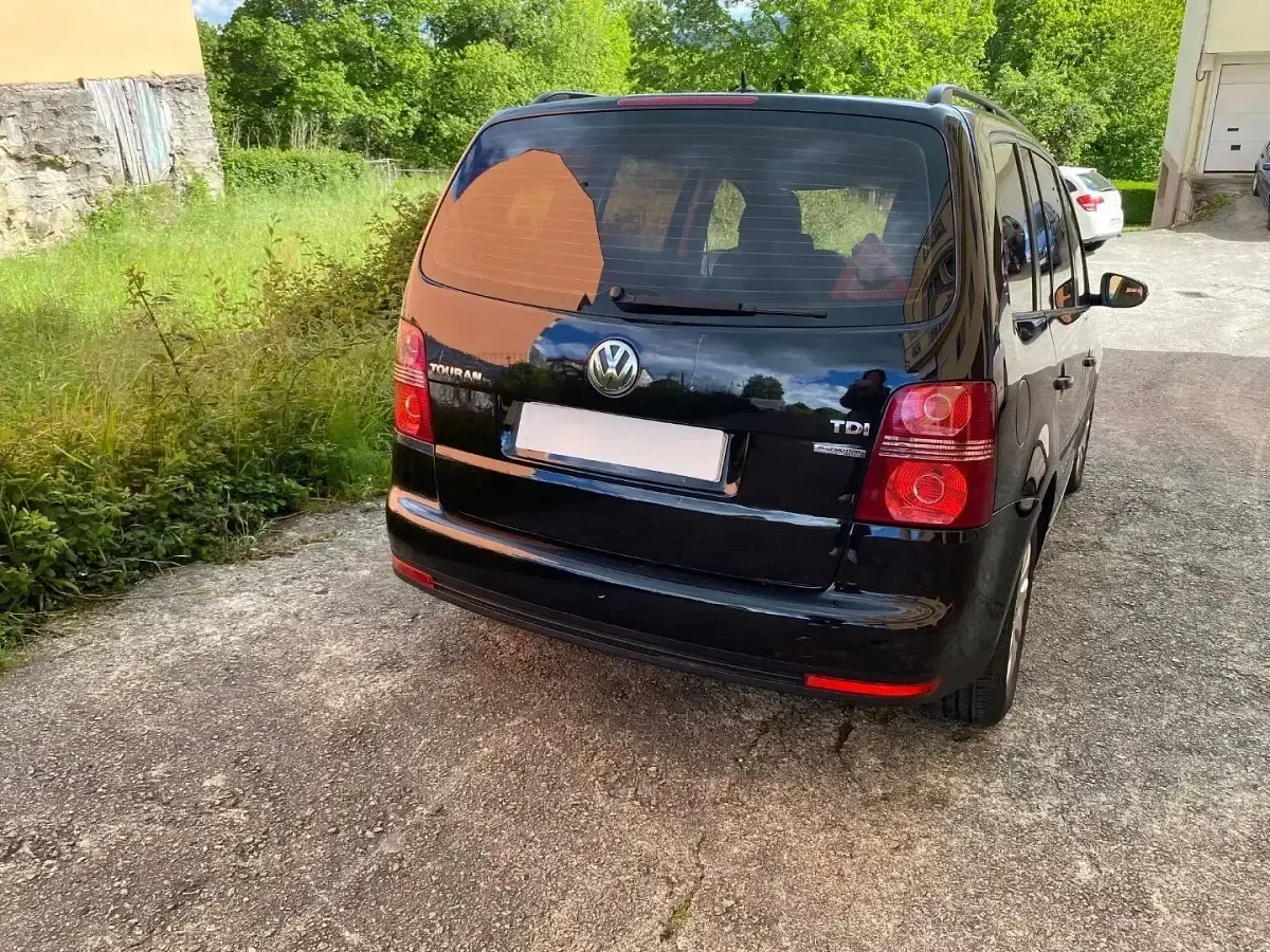 Używany VW Touran Edition 105 KM (77 kW) 2009 Czarny Minivan