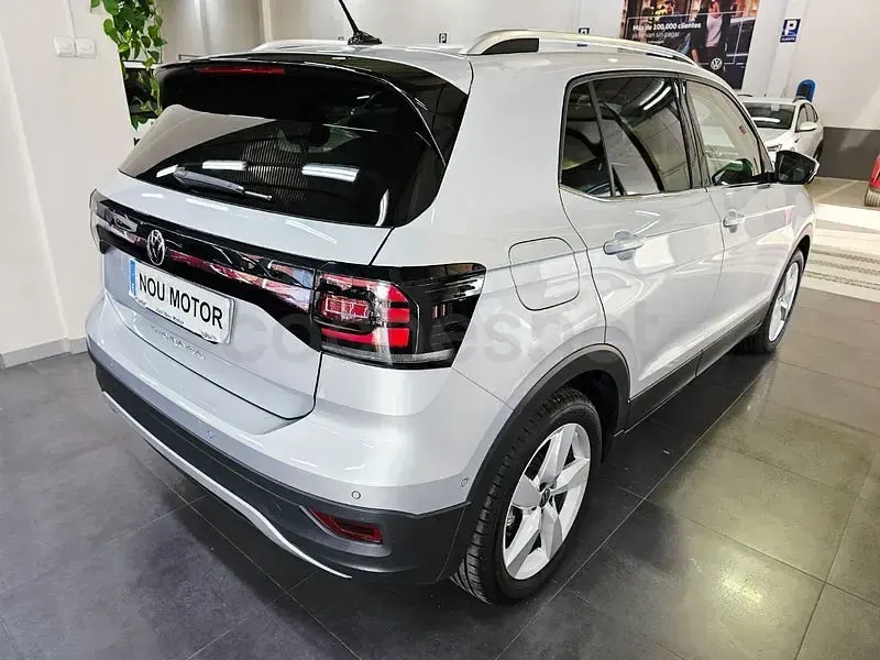 Usado VW T-Cross Sportline 110 CV (80 kW) 2023 Gris / plata SUV