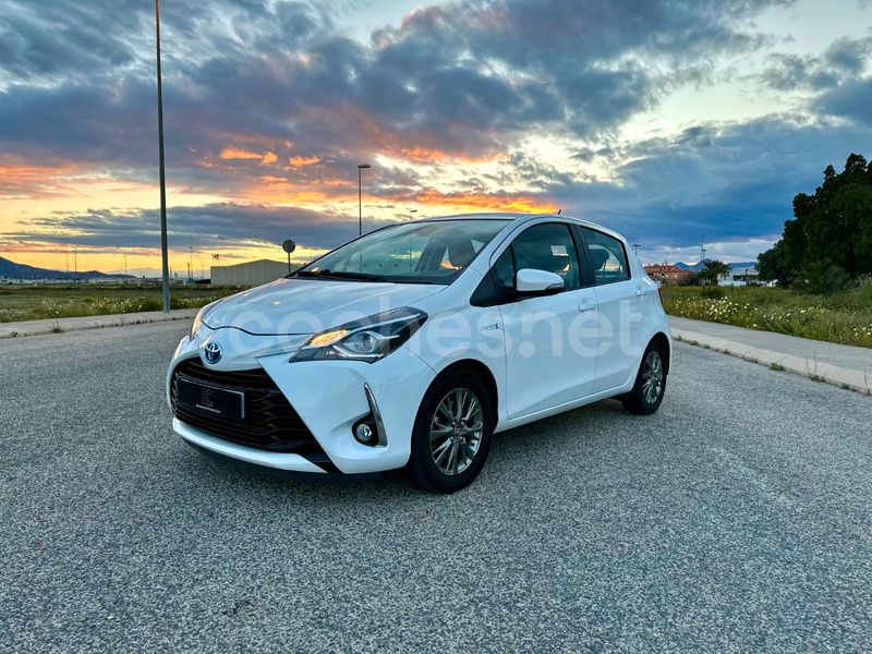 Blanco Usado 2019 Toyota Yaris Hybrid Advance Berlina | 12.890 € (Buen precio) - Imagen 1/4