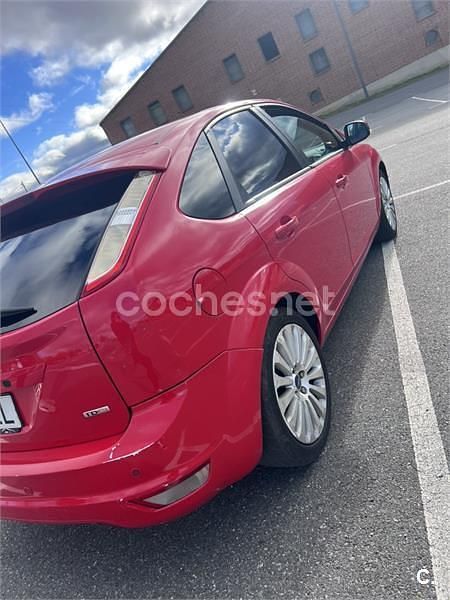 Usado Ford Focus Titanium 136 CV (100 kW) 2010 Rojo Berlina