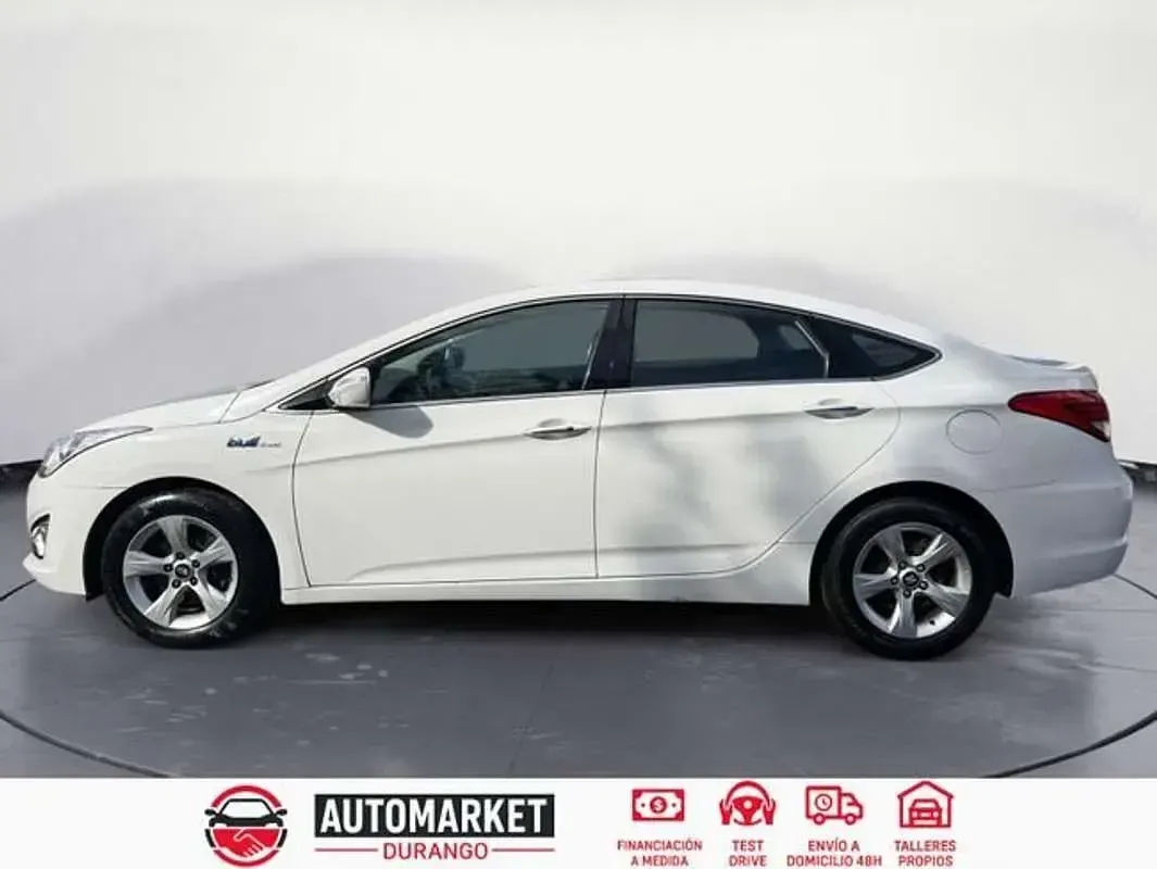 Usado Hyundai i40 136 CV (100 kW) 2013 Blanco Berlina
