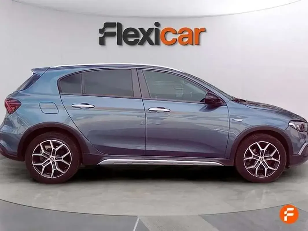 Usado Fiat Tipo Cross 99 CV (72 kW) 2021 Azul Utilitario