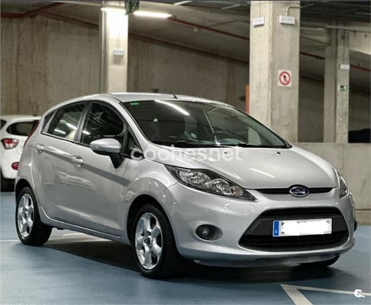 Usado Ford Fiesta Trend 68 CV (50 kW) 2009 Gris / plata Utilitario