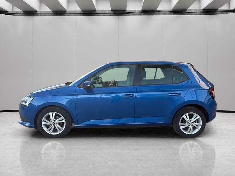 Usado Skoda Fabia Ambition 95 CV (69 kW) 2021 Azul