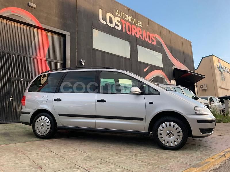 Usado VW Sharan Trendline 115 CV (84 kW) 2007 Gris / plata Monovolumen