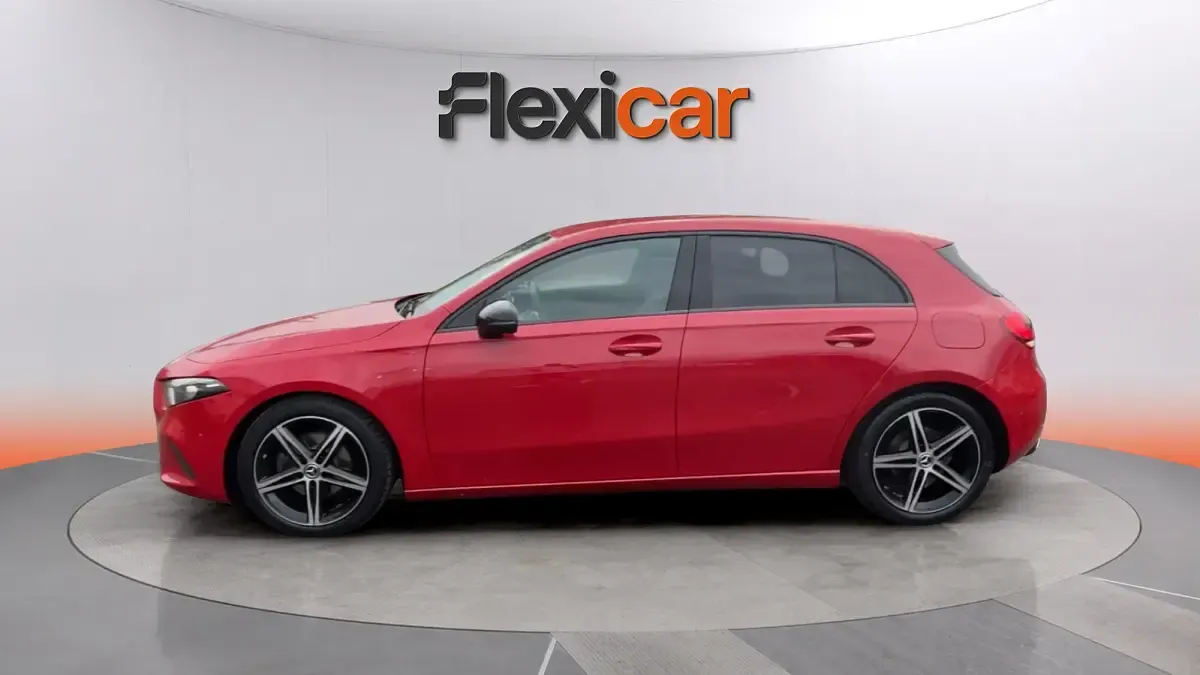 Usado Mercedes A180 116 CV (85 kW) 2019 Rojo Berlina