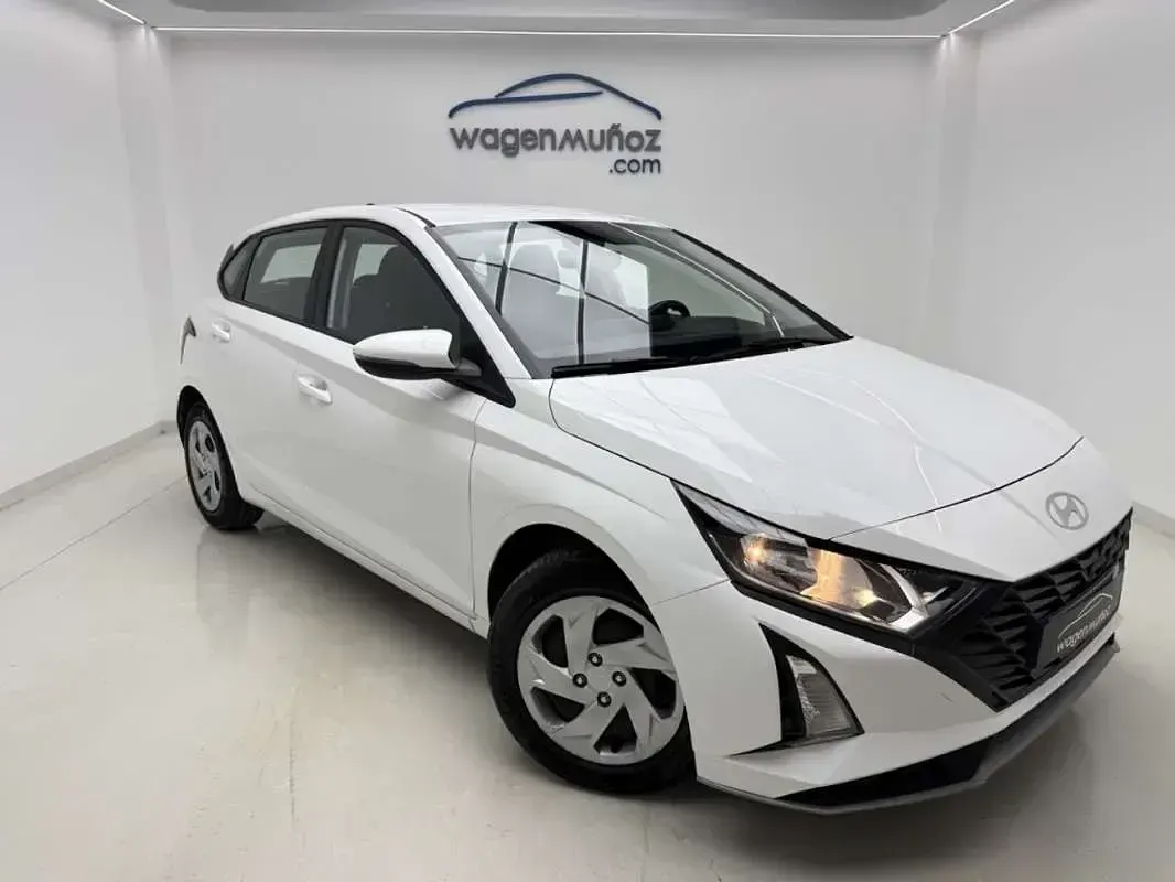 Usado Hyundai i20 80 CV (58 kW) 2025 Blanco Utilitario