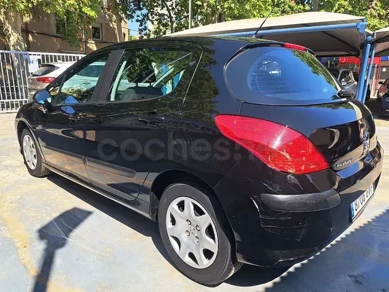 Usado Peugeot 308 90 CV (66 kW) 2010 Negro Berlina