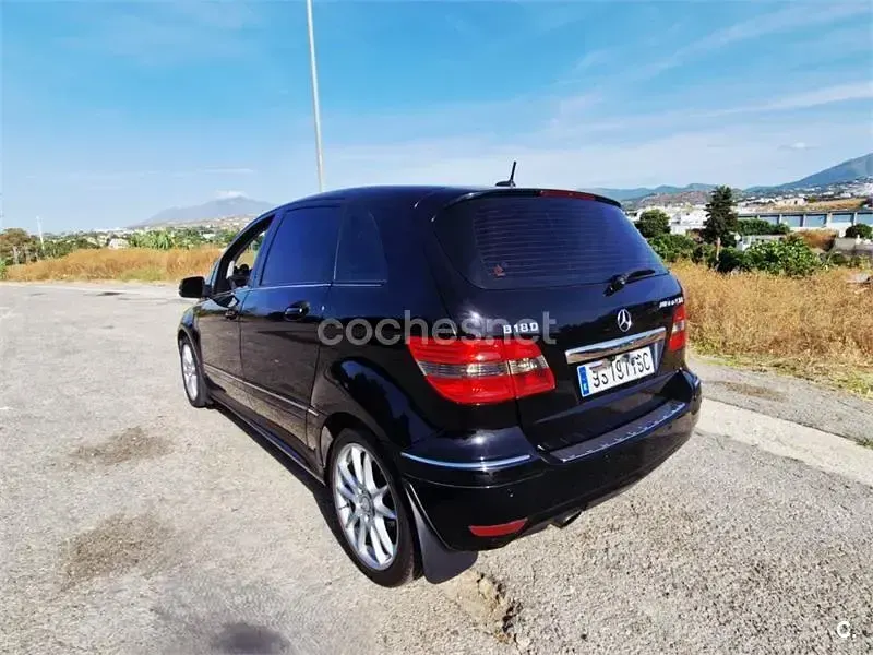 Usado Mercedes B180 Sport Edition 109 CV (80 kW) 2009 Negro Monovolumen