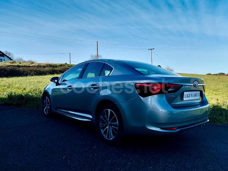 Usado Toyota Avensis Executive 150 CV (110 kW) 2015 Gris / plata Berlina