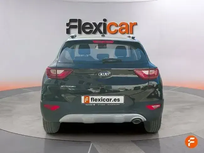 Usado Kia Stonic 84 CV (61 kW) 2019 Negro SUV