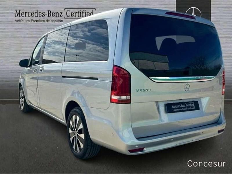 Usado Mercedes V250 190 CV (139 kW) 2023 Plateado Monovolumen