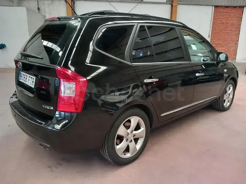 Usado Kia Carens 140 CV (102 kW) 2007 Negro Monovolumen