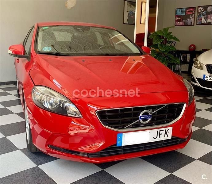 Rojo Usado 2015 Volvo V40 Kinetic Familiar | 11.000 € (Buen precio) - Imagen 1/3